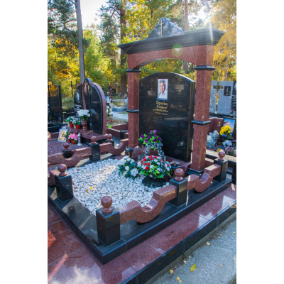 Пам'ятник з граніту елітний